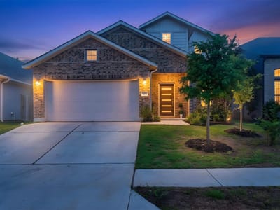 Living area at 1121 Blue Oak BLVD - 3 bed 3 bath home