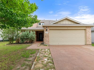 Living area at 1121 Sweet Gum Dr - 4 bed 2 bath home