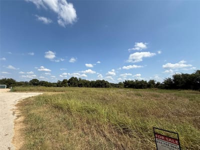 Primary bedroom at 1122 Edwards WAY - Lexington Bus Park, Lexington, TX