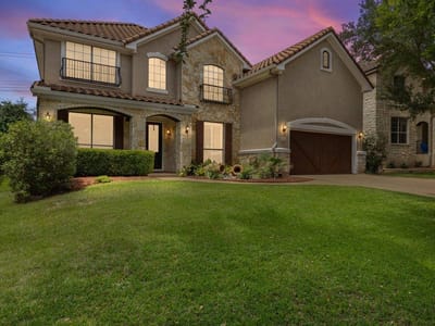 Living area at 11228 Woodland Hills TRL - 4 bed 3 bath home