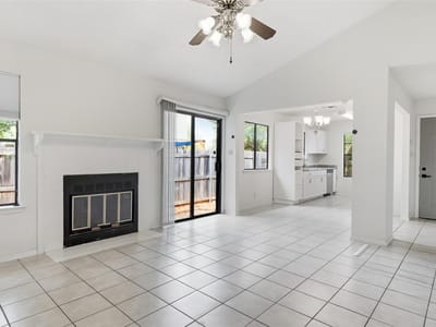 Photo 4 of 16 at 1124 Greenbriar LOOP - 4 bed 2 bath home