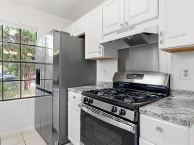 Photo 5 of 16 at 1124 Greenbriar LOOP - 4 bed 2 bath home