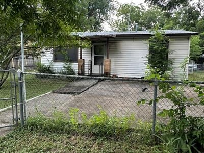 Property photo 2 at 1127 Mark ST Unit #D - 2 bed 1 bath home