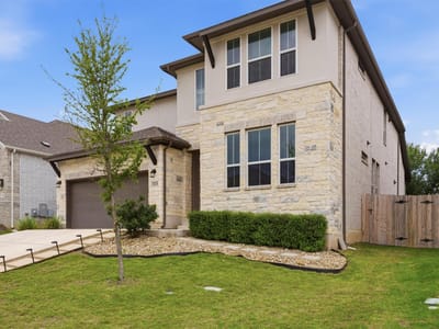 Living area at 113 Chimney Stone Trl - 4 bed 3 bath home