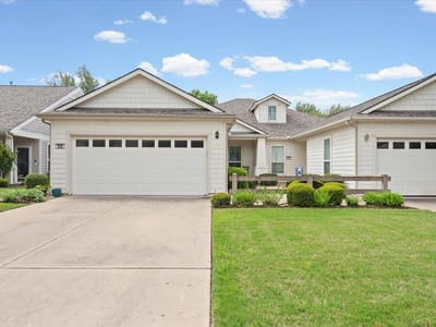 Living area at 113 Honey Creek Trl - 2 bed 2 bath home