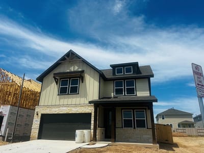 Living area at 113 Jans WAY - 4 bed 2 bath home