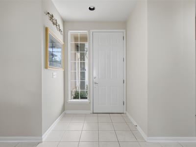 Primary bedroom at 113 Larkspur LN - 2 bed 2 bath home