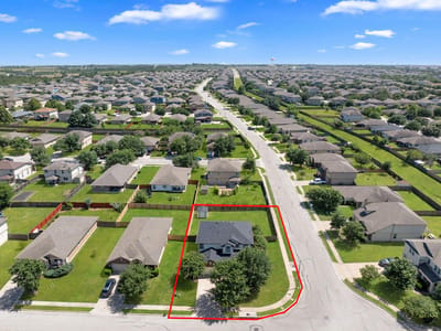 Living area at 113 Nueces River TRL - 5 bed 2 bath home