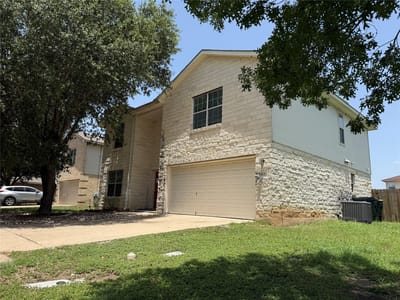 Living area at 113 Outfitter DR - 4 bed 2 bath home
