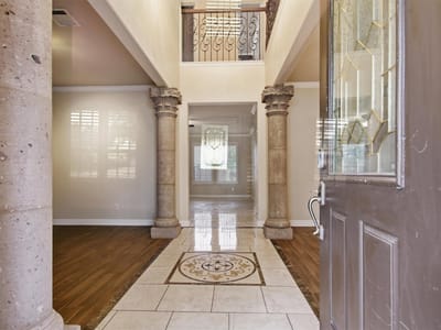 Property photo 5 at 113 Scarlet Oak CV - 5 bed 2 bath home
