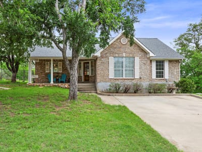 Living area at 113 Scenic Dr - 3 bed 2 bath home