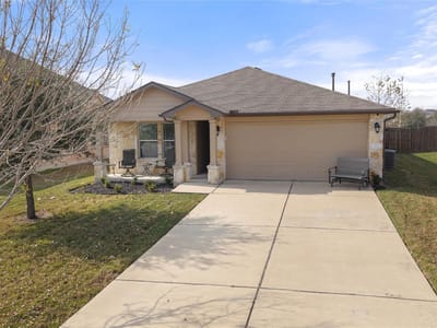 Living area at 113 Screech Owl Dr - 3 bed 2 bath home