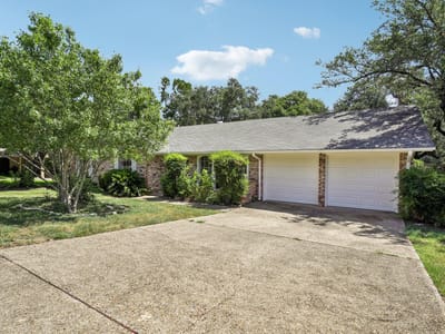 Living area at 11307 Alhambra DR - 3 bed 2 bath home