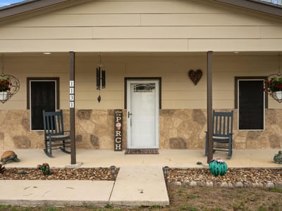 Primary bedroom at 1131 E Fannin ST - 4 bed 2 bath home