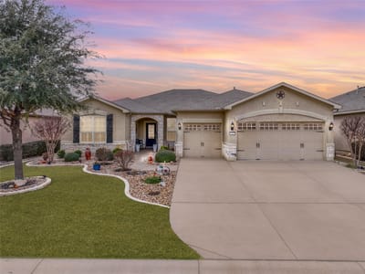 Living area at 114 Davis Mountain CIR - 3 bed 2 bath home