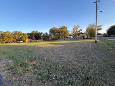Photo 3 of 8 at 114 Hasler ST - Bastrop, Bastrop, TX