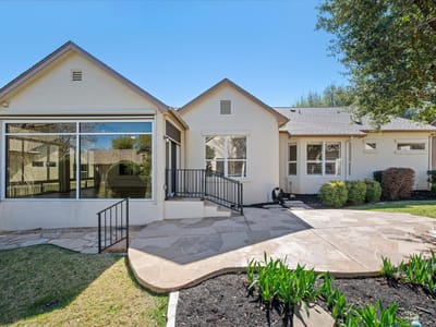 Living area at 114 Whippoorwill WAY - 3 bed 2 bath home