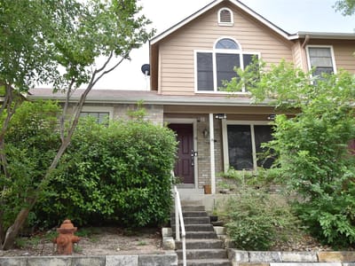 Living area at 11404 Walnut Ridge Dr Unit #14 - 2 bed 1 bath home