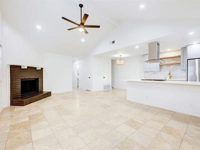 Living area at 11417 Ptarmigan DR - Quail Hollow Sec 04, Austin, TX