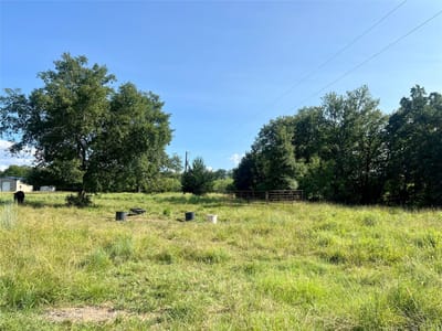 Primary bedroom at 1142 Private Road 7039 - Fedor Estates Sec 3, Lexington, TX
