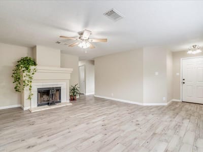 Bathroom at 1142 Stone GDN - 3 bed 2 bath home