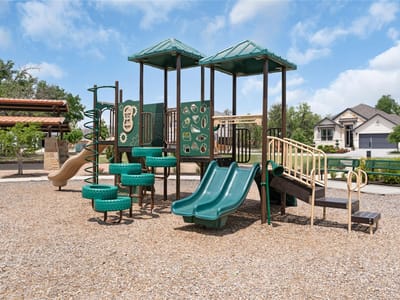Living area at 1144 Stonehill Dr - 4 bed 3 bath home
