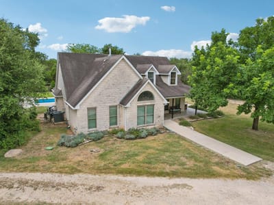 Living area at 115 Nasoni TRL - 3 bed 2 bath home