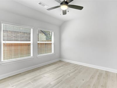 Living area at 115 Red Oak Pl - 4 bed 2 bath home