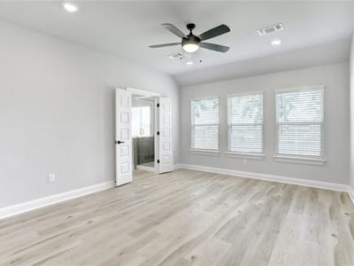 Bathroom at 115 Red Oak Pl - 4 bed 2 bath home