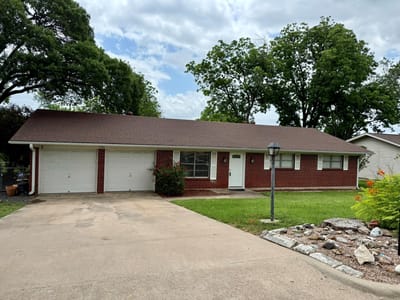 Living area at 11507 Oak TRL - 3 bed 2 bath home