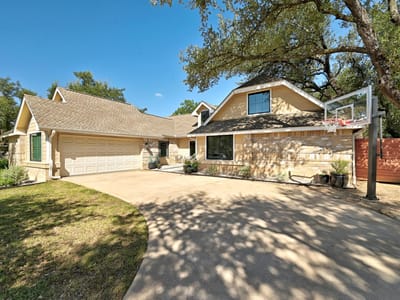 Living area at 11510 Autumn Ridge DR - 4 bed 2 bath home