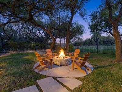 Living area at 11532 Spicewood PKWY - 5 bed 2 bath home