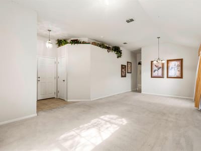 Living area at 1156 Woodlands Dr - 4 bed 2 bath home