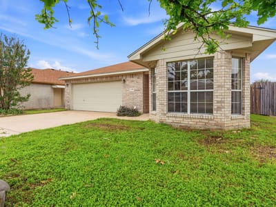 Living area at 116 Blue Ridge TRL - 3 bed 2 bath home
