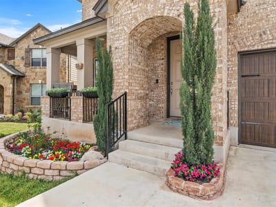 Living area at 116 Kyndals Meadow Cv - 4 bed 2 bath home