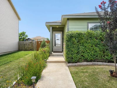 Living area at 116 Millers LOOP - 3 bed 2 bath home
