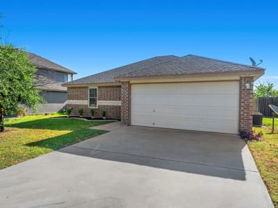 Living area at 116 Soapstone DR - 3 bed 2 bath home
