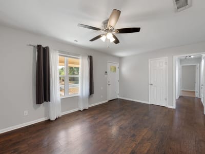 Property photo 4 at 11604 N Oaks DR - 3 bed 1 bath home