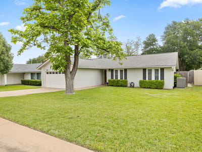 Living area at 11609 Fast Horse DR - 3 bed 2 bath home