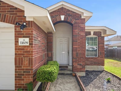 Photo 3 of 19 at 11609 Lansdowne RD - 3 bed 2 bath home