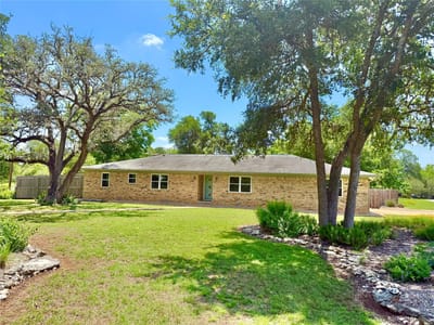 Living area at 11613 Sunset DR - 3 bed 2 bath home