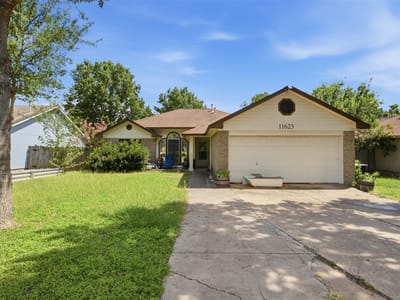 Living area at 11623 Maybach DR - 3 bed 2 bath home
