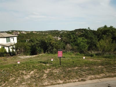 Living area at 117 Brandon Way - Seven Oaks Sec 05, Austin, TX