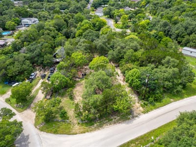 Primary bedroom at 117 Deveraux - Rolling Hills Estates 1, Canyon Lake, TX