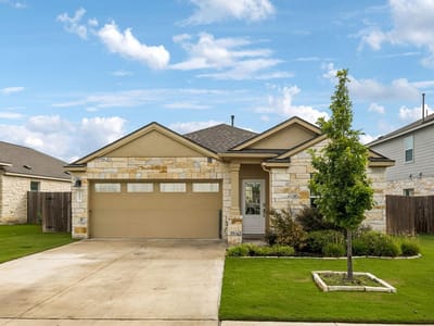 Living area at 117 Konik RD - 4 bed 3 bath home