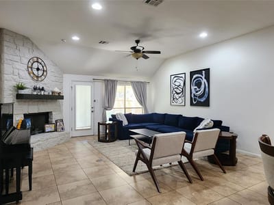 Property photo 4 at 11709 Via Grande DR - 4 bed 2 bath home