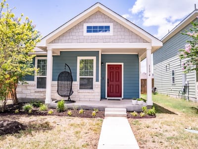Kitchen at 1174 Esplanade PKWY - 3 bed 2 bath home