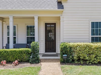 Living area at 1174 Grant Wood Ave - 3 bed 2 bath home