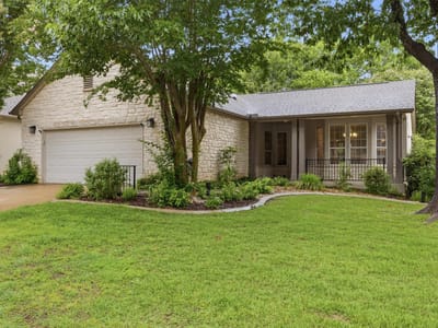 Living area at 118 Bluebell DR - 2 bed 2 bath home