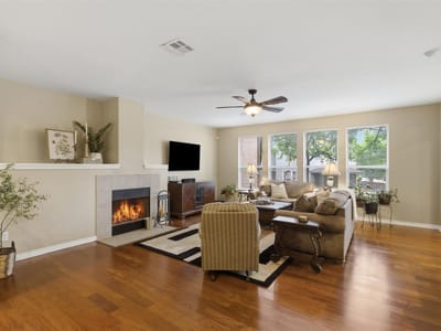 Living area at 118 Breakaway RD - 5 bed 3 bath home